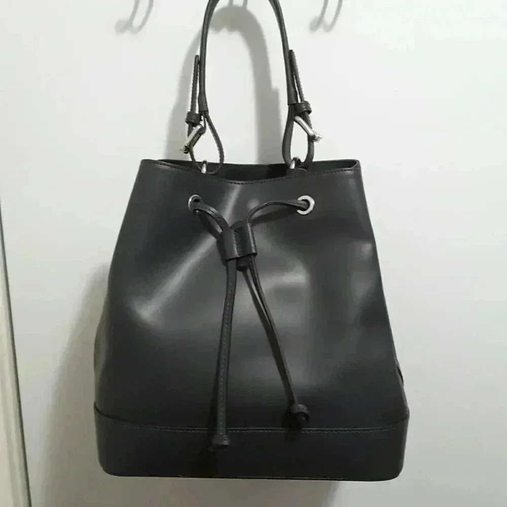 Floto Milano genuine leather bucket purse